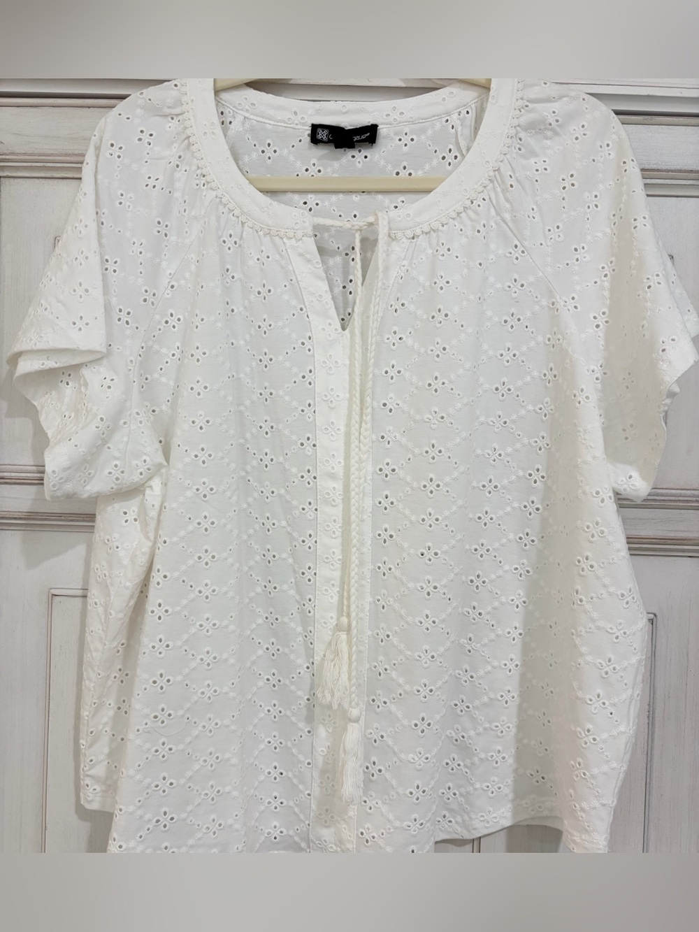 NEW never worn SZ 2X Cable & Gauge White Eyelet Tie-Front Blouse